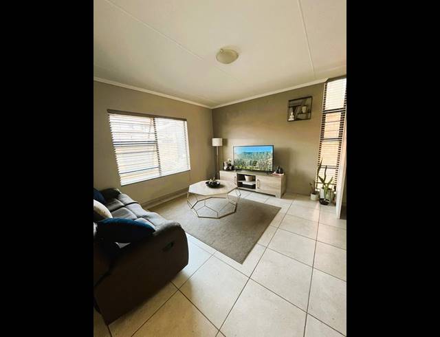 3 BEDROOM TOWNHOUSE FOR SALE IN AMBERFIELD